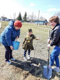Союз женщин Венгеровского района провел акцию «Сад Памяти».