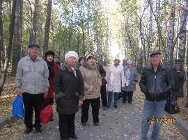 В декаду пожилого человека женсовет р.п. Чик организовал выезд с жителями посёлка в зоопарк г. Новосибирска