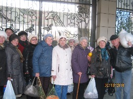 В декаду пожилого человека женсовет р.п. Чик организовал выезд с жителями посёлка в зоопарк г. Новосибирска