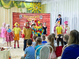 Члены Союза Женщин города Искитима в рамках проведения всероссийского инклюзивного фестиваля  #ЛюдиКакЛюди организовали постановку музыкального спектакля с участием воспитанников детского сада «Дельфинчик».  