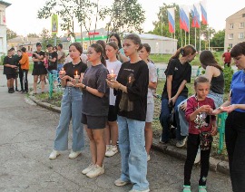 Активисты женского движения р.п. Чик провели акцию «Свеча Памяти».
