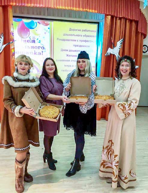 Союз женщин наукограда Кольцово поздравил педагогов с их профессиональным праздником.